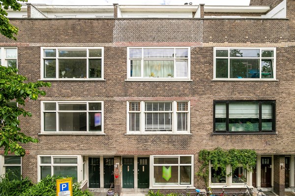Verkocht onder voorbehoud: Fijne 3 kamer bovenwoning voor starters in de levendige wijk Bergpolder