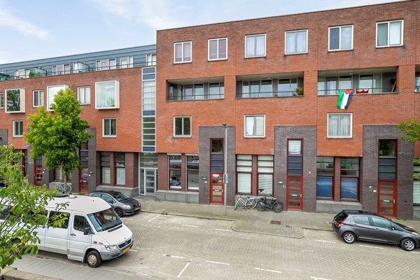 Onder bod: Fantastisch ruim split level appartement met 3 slaapkamers, ruim dakterras, berging en eigen inpandige parkeerplaats