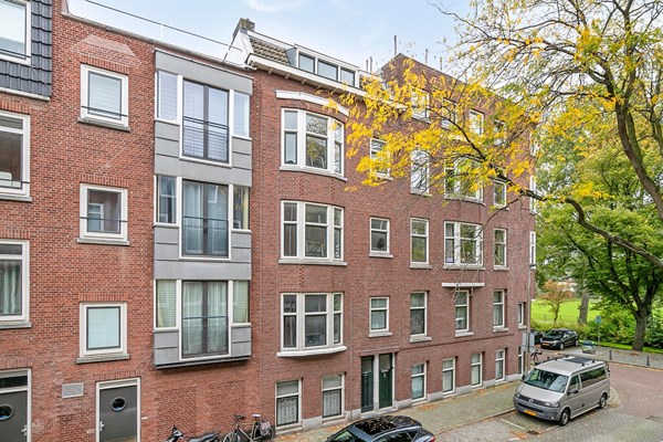 Te koop: Gerenoveerd ruim 3-laags 4-kamerappartement in het Nieuwe Westen