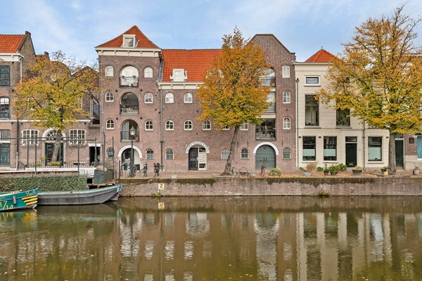 Te koop: Fraai monumentaal startersappartement aan de Lange Haven in Schiedam!  