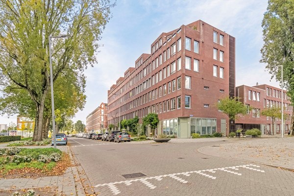 Te koop: Heerlijk 4 kamer Hoek Appartement, 4e verdieping met lift, eigen grond , vrij uitzicht, in kleinschalig complex (2005) op 10 minuten fietsen van centrum van Rotterdam 