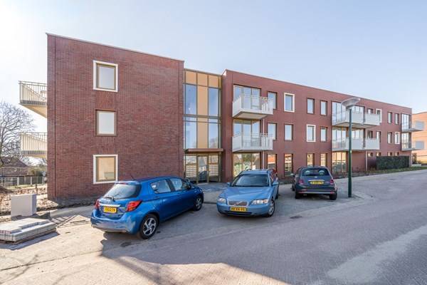 Onder optie: In verband met de overweldigende belangstelling in dit appartement, is het niet meer mogelijk een bezichtiging in te plannen.