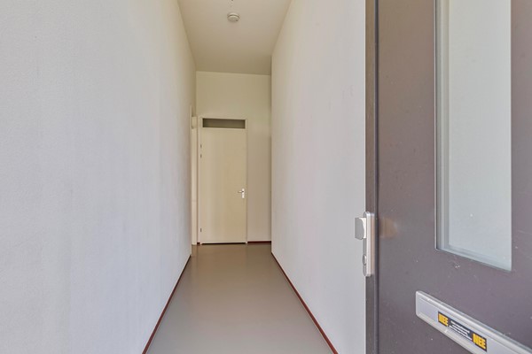 Onder optie: In verband met de grote interesse in dit appartement, is het niet meer mogelijk een bezichtiging in te plannen.
