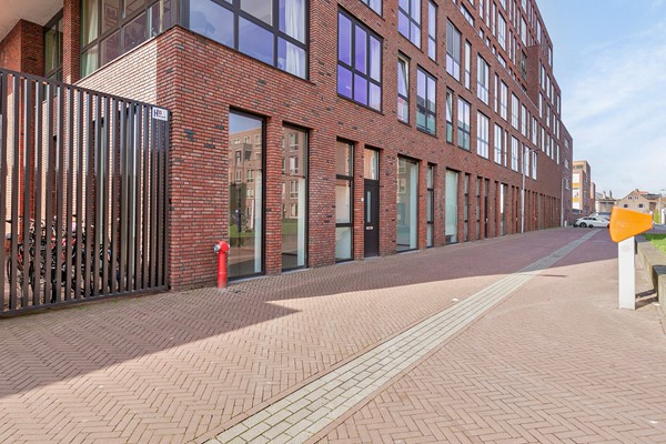 Onder optie: In verband met de grote interesse in dit appartement, is het niet meer mogelijk een bezichtiging in te plannen.
