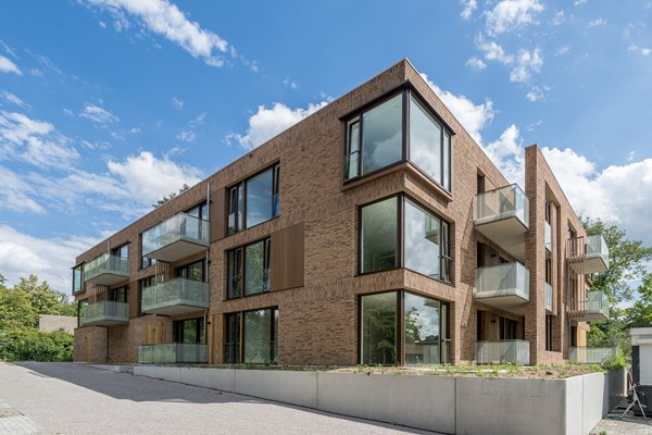 Onder optie: In verband met de overweldigende belangstelling in dit appartement, is het niet meer mogelijk een bezichtiging in te plannen. 