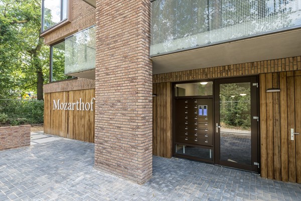 Onder optie: In verband met de overweldigende belangstelling in dit appartement, is het niet meer mogelijk een bezichtiging in te plannen. 