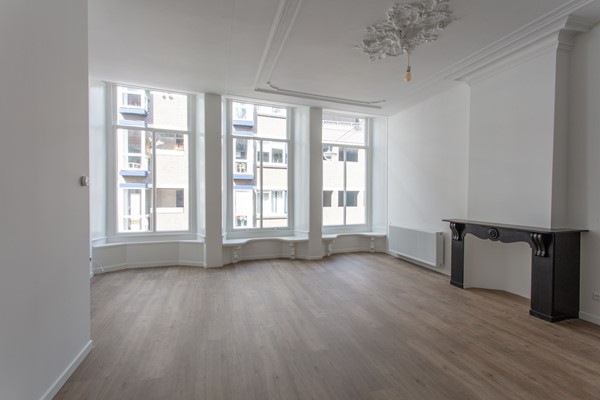 Onder optie: In verband met de overweldigende belangstelling in dit appartement, is het niet meer mogelijk een bezichtiging in te plannen. Nieuwe aanvragen kunnen daarom niet meer in behandeling genomen worden.
