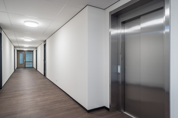 Onder optie: In verband met de grote interesse in dit appartement, is het niet meer mogelijk een bezichtiging in te plannen.
