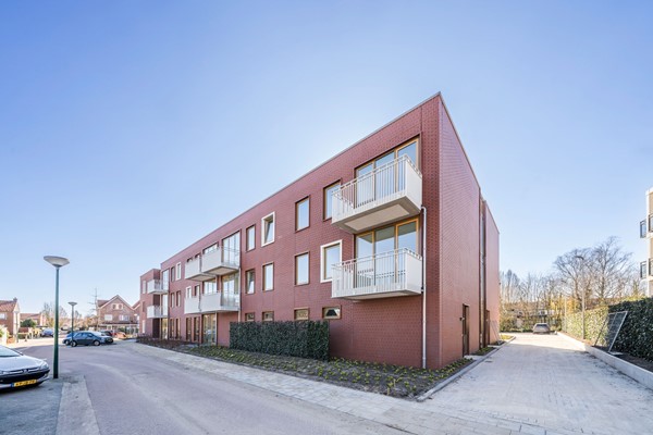 Onder optie: In verband met de grote interesse in dit appartement, is het niet meer mogelijk een bezichtiging in te plannen.
