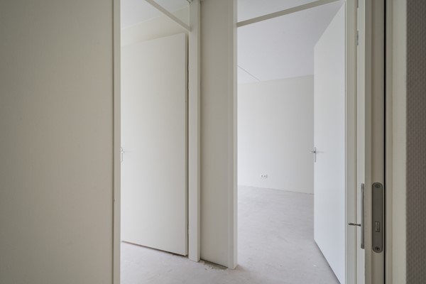 Onder optie: In verband met de grote interesse in dit appartement, is het niet meer mogelijk een bezichtiging in te plannen.
