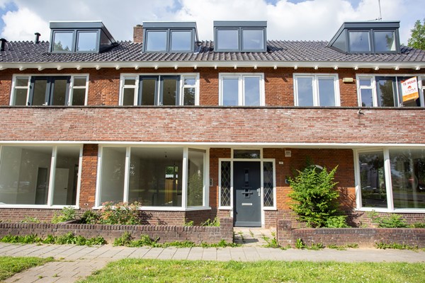 Onder optie: In verband met de enorme belangstelling in dit appartement, is het NIET meer mogelijk een bezichtiging in te plannen.
Nieuwe aanvragen worden dan ook niet meer in behandeling genomen.