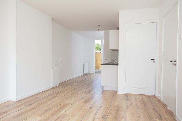 Onder optie: In verband met de enorme belangstelling in dit appartement, is het NIET meer mogelijk een bezichtiging in te plannen.
Nieuwe aanvragen worden dan ook niet meer in behandeling genomen.