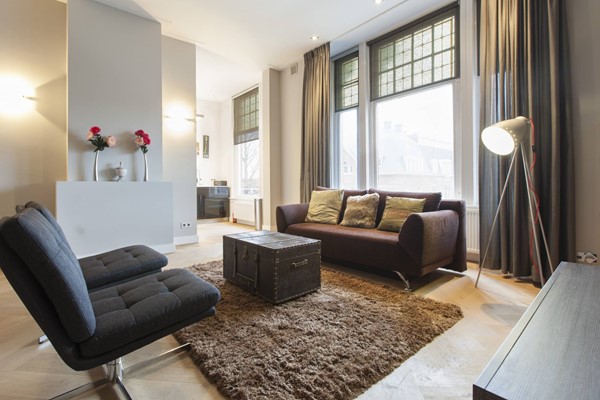 Verhuurd: Spacious and light 2 bedroom & 2 bathroom luxury apartment with balcony located in the most sought after district of Amsterdam; Museumkwartier.