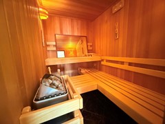 4 (1st floor) master bathroom 4.JPG