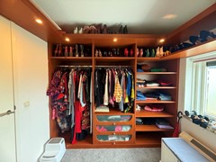 6 walkincloset 2.JPG