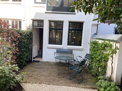 Buiten foto van eigenaar.jpg