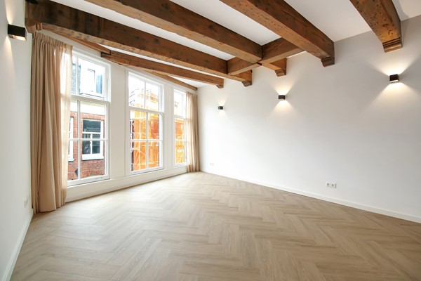 Medium property photo - Nieuwendijk 36-3, 1012 ML Amsterdam