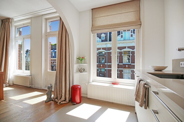 Medium property photo - Van Eeghenstraat 20-2, 1071 GG Amsterdam
