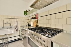 Sold subject to conditions: Hillegomstraat 21-1, 1058 LP Amsterdam