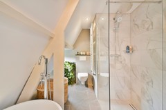 For sale: Molukkenstraat 37-3, 1095 AT Amsterdam
