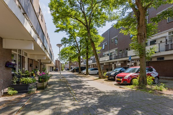 Medium property photo - Albert Rousselstraat 45, 2551 ZN Den Haag