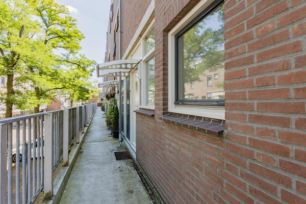 Medium property photo - Albert Rousselstraat 45, 2551 ZN Den Haag