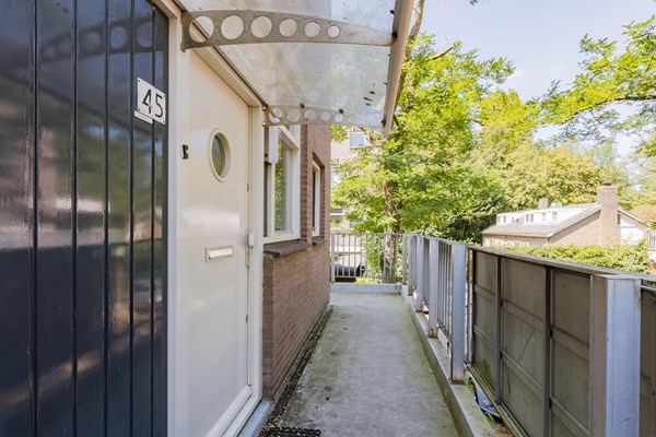 Medium property photo - Albert Rousselstraat 45, 2551 ZN Den Haag