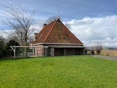 achterkant boerderij dichtbij.jpg