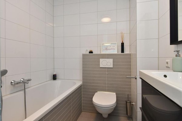 Medium property photo - Amstelstraat 33, 2515 XM Den Haag