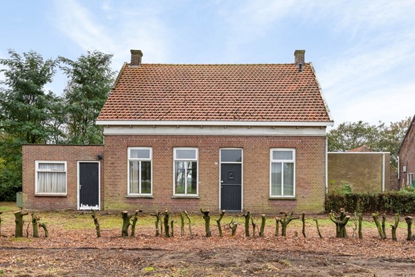 Te koop: Vrijstaand woonhuis met twee schuren op een perc.opp. van ca. 1.00.00 ha.