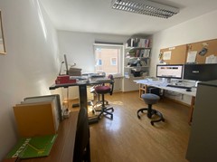 Cardano: Ampio ufficio al primo piano con posti auto - Foto 2
