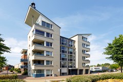 Verhuurd: Dit compleet gerenoveerde 3-kamer-appartement (type maisonnette) met royaal eigen dakterras is gelegen op de bovenste 2 woonlagen (de 4e en 5e verdieping) van een kleinschalig keurig appartementenc...