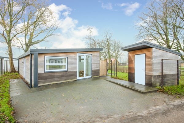 Verkocht: Een prachtige recreatiewoning met vrij uitzicht op het pittoreske Chaletpark "de Wierde"