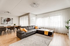 Sold subject to conditions: Zonnig, zeer verzorgd drie kamer appartement in rustige buurt