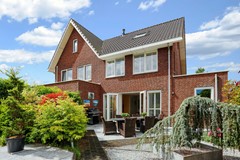 Verkocht: Twee-onder-een-kap herenhuis met veel ruimte en een zeer grote tuin!