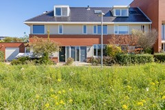 Sold: Heerlijke tussenwoning met vier slaapkamers, omringd door water en groen.