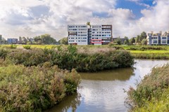 Verkocht onder voorbehoud: Heerlijk ruim 3-kamer appartement gelegen aan de polder met panoramisch uitzicht