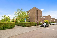 For sale: Unieke, uitgebouwde hoek/kopwoning met drie slaapkamers, garage en grote tuin