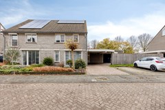 Te koop: Ruimte, rust en comfort – royale twee-onder-een-kapwoning met enorme tuin aan het water!