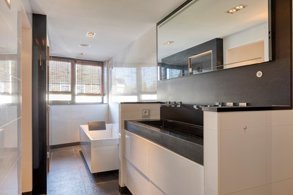Medium property photo - Hoevelakenstraat 64, 5045 GD Tilburg