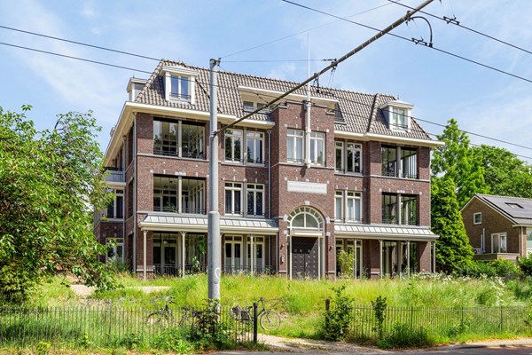 Te koop: Luxe en comfortabel wonen met 2 parkeerplaatsen. 