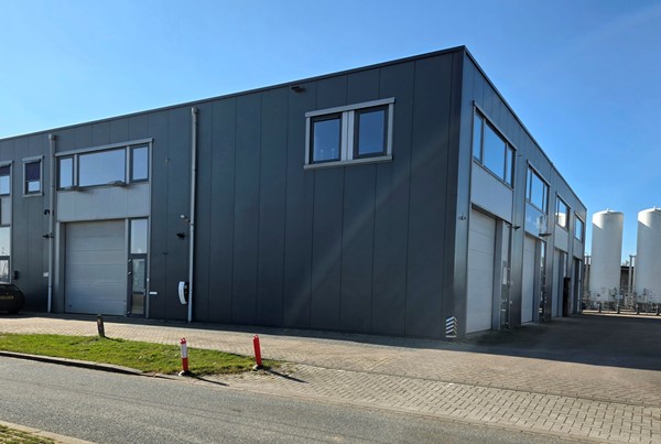 Te huur: Bedrijfsruimte met kantoor op A-locatie!