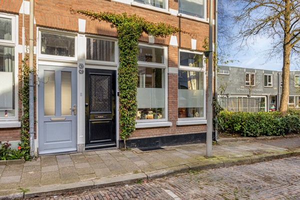 Te koop: Wat een prachtige combinatie van factoren...Authentiek, strak en de moderne kwaliteit zijn hier perfect in elkaar verweven!