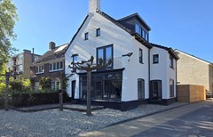 Te koop: Gerenoveerde woning met fraaie overkapping en parkeergelegenheid!




