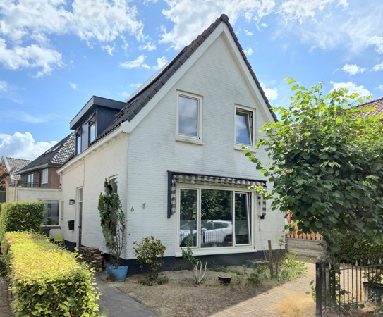 Te koop: Vrijstaand woonhuis met woonkeuken en multifuctioneel bijgebouw!