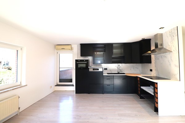 Verhuurd: TOPPER te Huur gekomen in Kanne BELGIË, Volledig gerenoveerd ruim 2 slaapkamer appartement met ruim terras!