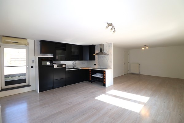 Rented: TOPPER for rent in Kanne BELGIUM, Completely renovated spacious 2 bedroom apartment with spacious terrace!
