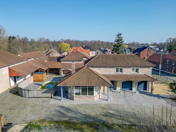 TE KOOP: Maaseik (BELGIË): Stijlvolle villa met 4 slaapkamers op een prachtig perceel!