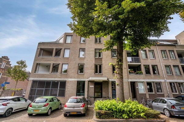 SPACIOUS 3-room apartment with lots of natural light in a TOP location!