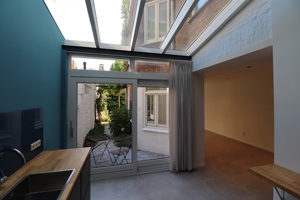 Foto - Te huur: Zeer ruim en nieuwbouw 1 slaapkamer appartement te huur in de Binnen stad van Maastricht met een prachtige privétuin TOPPER!